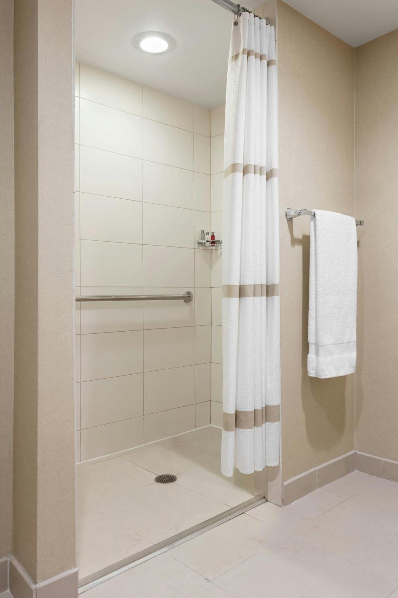 Long Island Marriott Hotel Uniondale Exterior foto