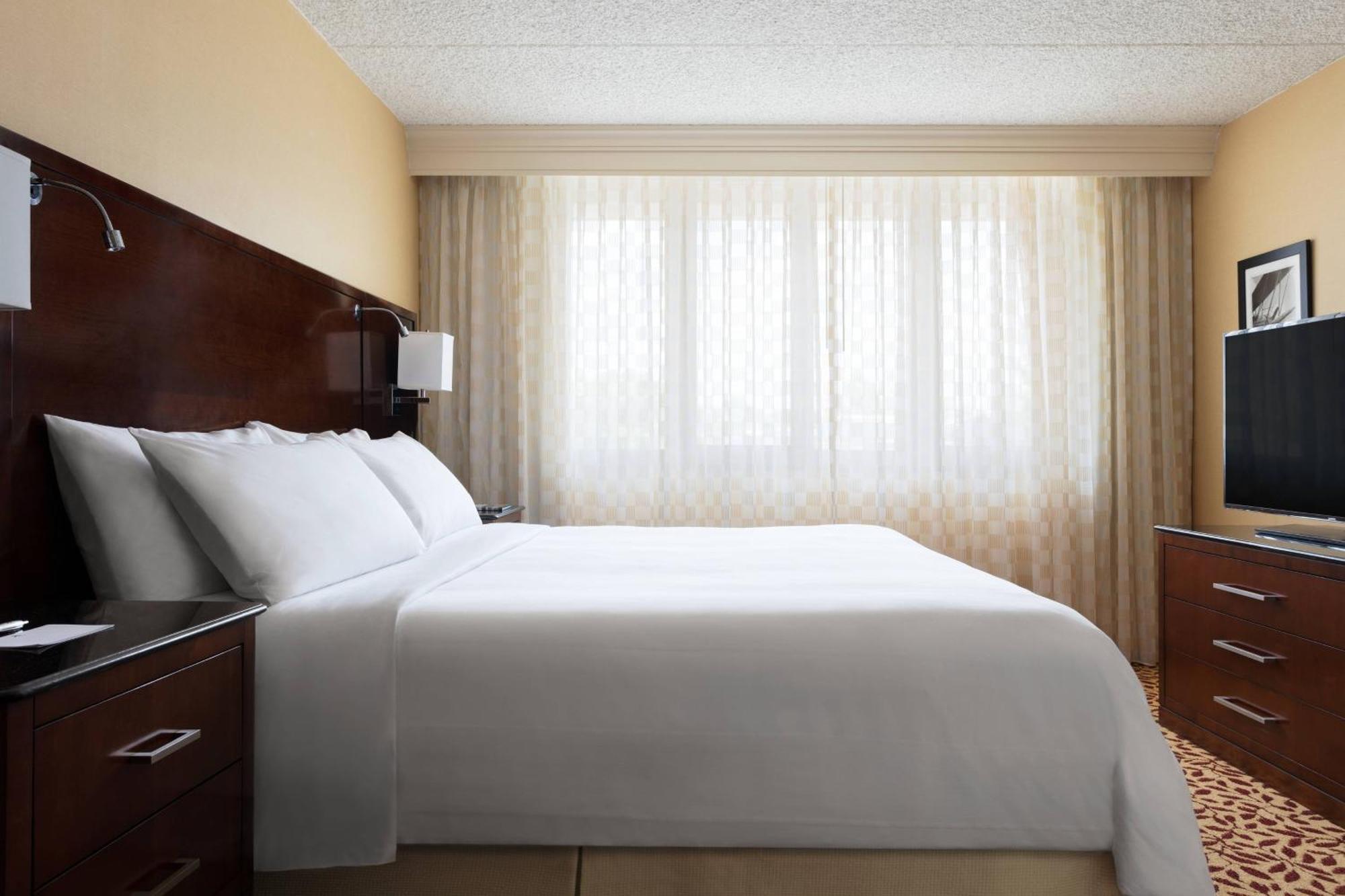 Long Island Marriott Hotel Uniondale Exterior foto