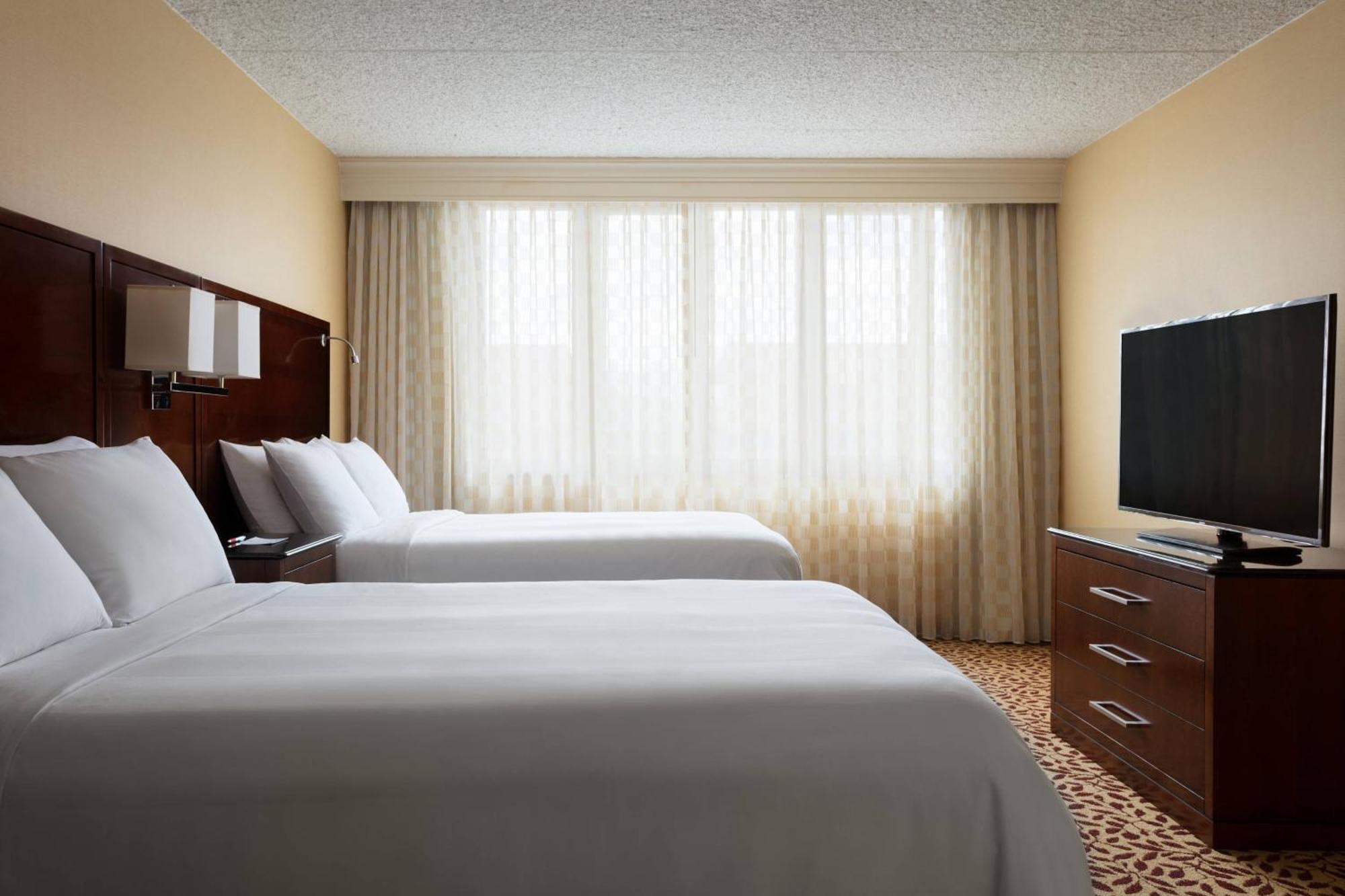 Long Island Marriott Hotel Uniondale Exterior foto