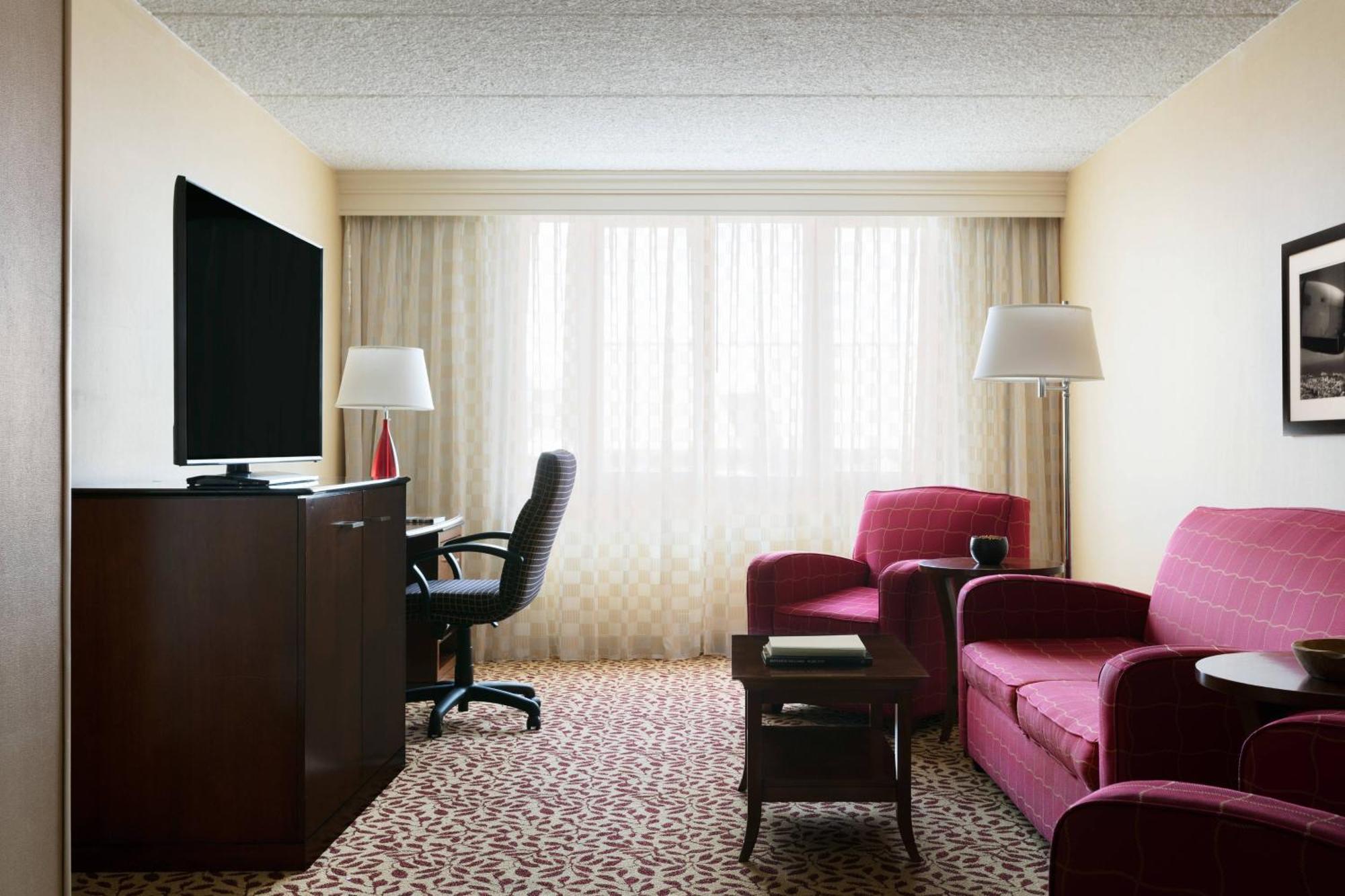 Long Island Marriott Hotel Uniondale Exterior foto